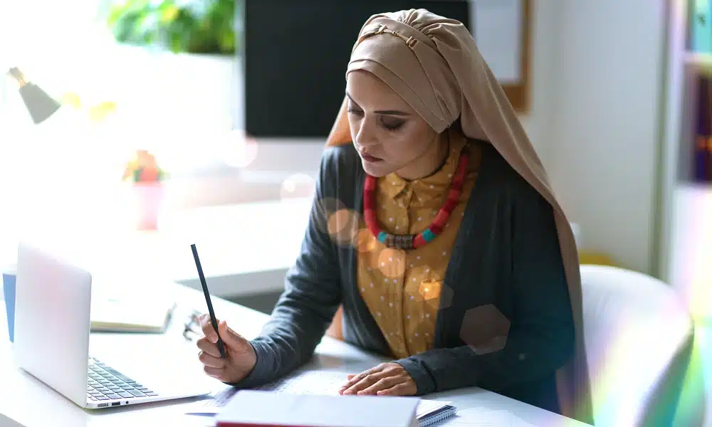 GDP Training - Annual - GDP - Refresher - Training - Blog - stylish-muslim-lady-wearing-hijab-doing-online-GDP-training-course