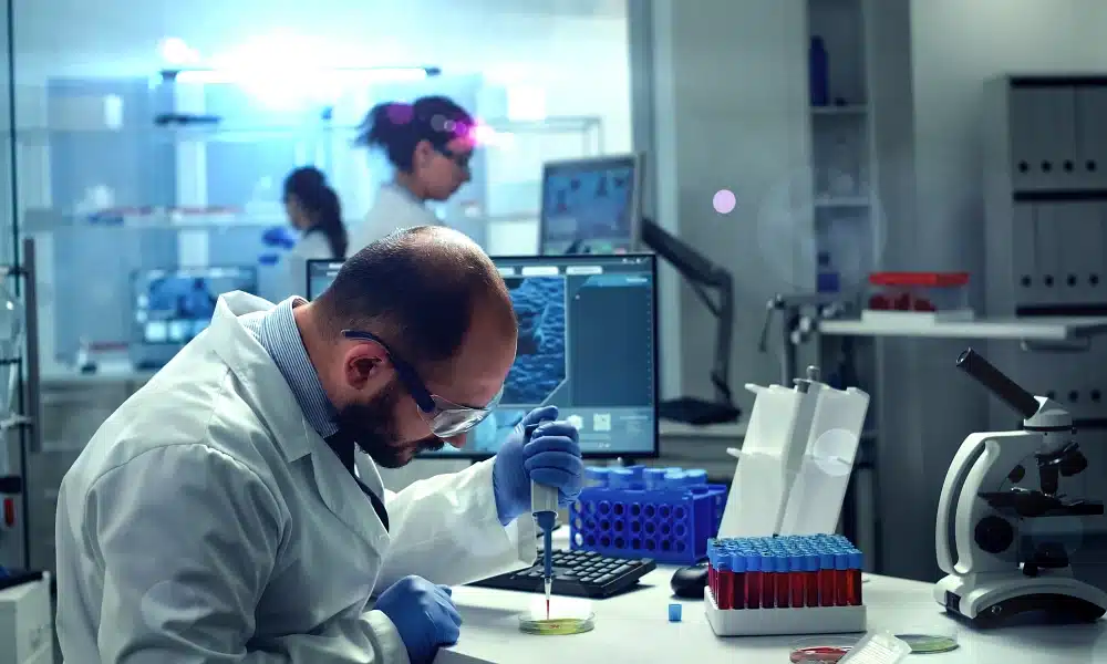 GDP Training - Clinical Trials and Research Supply - Courses - laboratory-technician-performing-clinical-trial-research